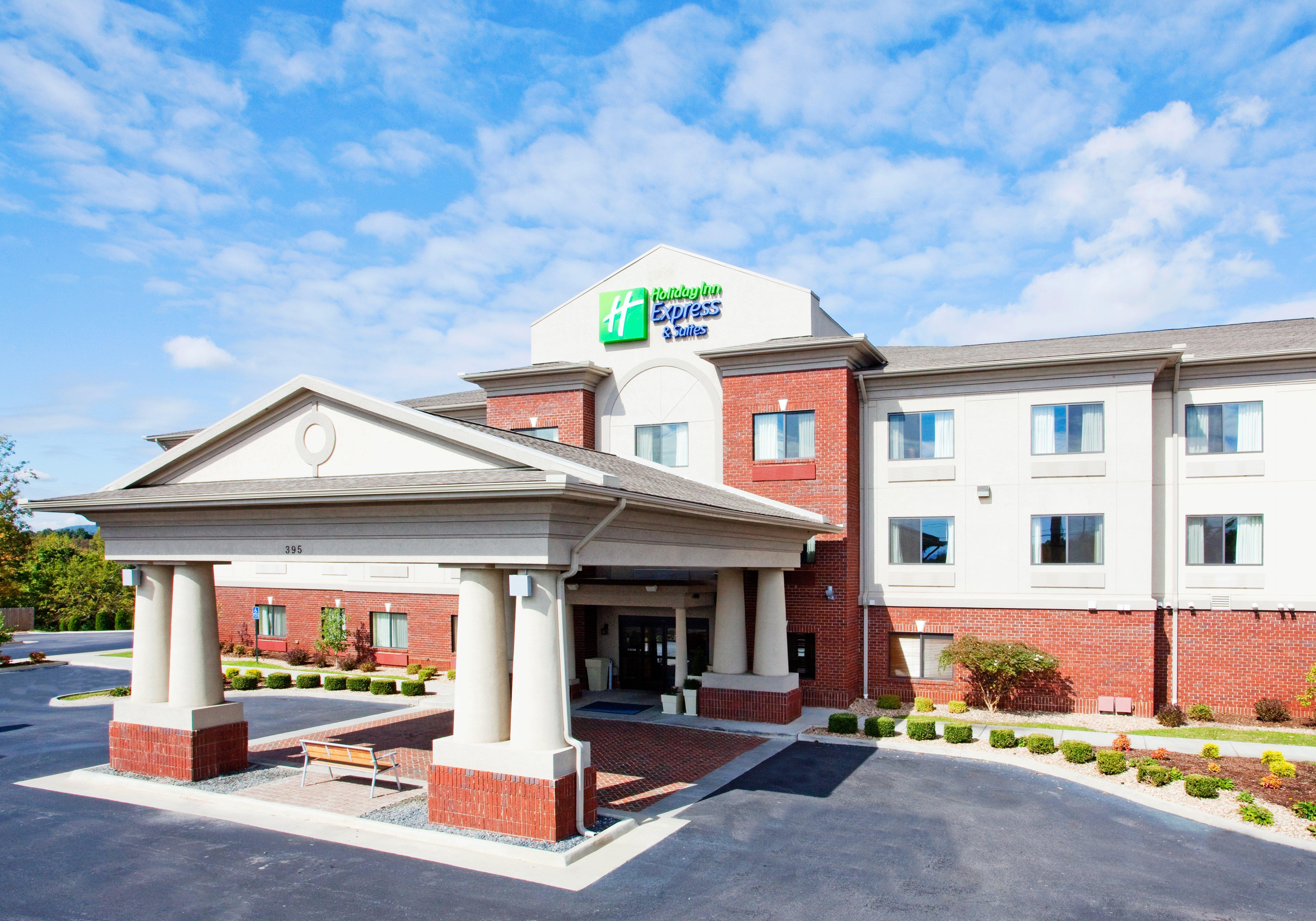 Holiday Inn Express & Suites Rocky Mount Smith Mountain Lake By Ihg Eksteriør billede