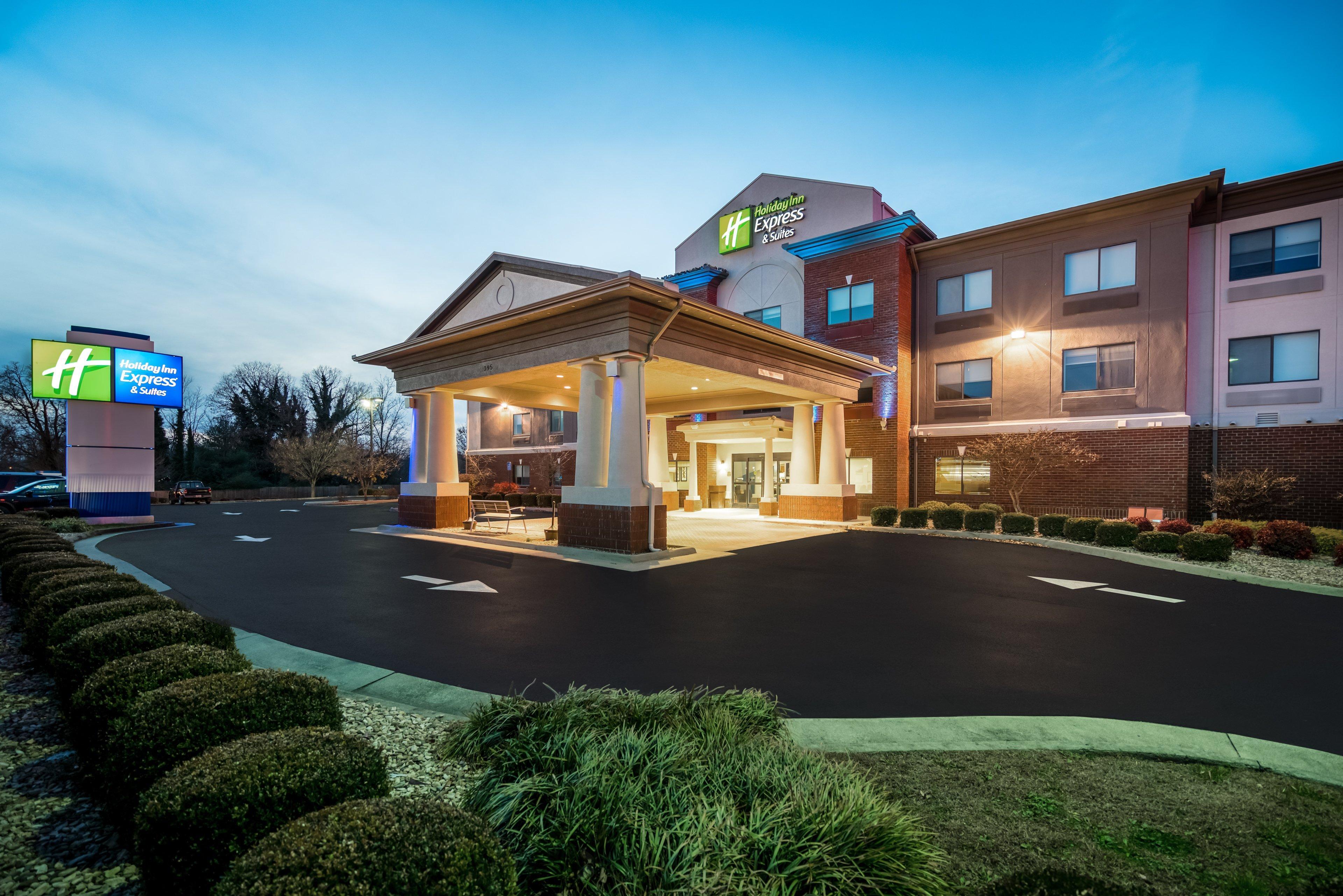 Holiday Inn Express & Suites Rocky Mount Smith Mountain Lake By Ihg Eksteriør billede