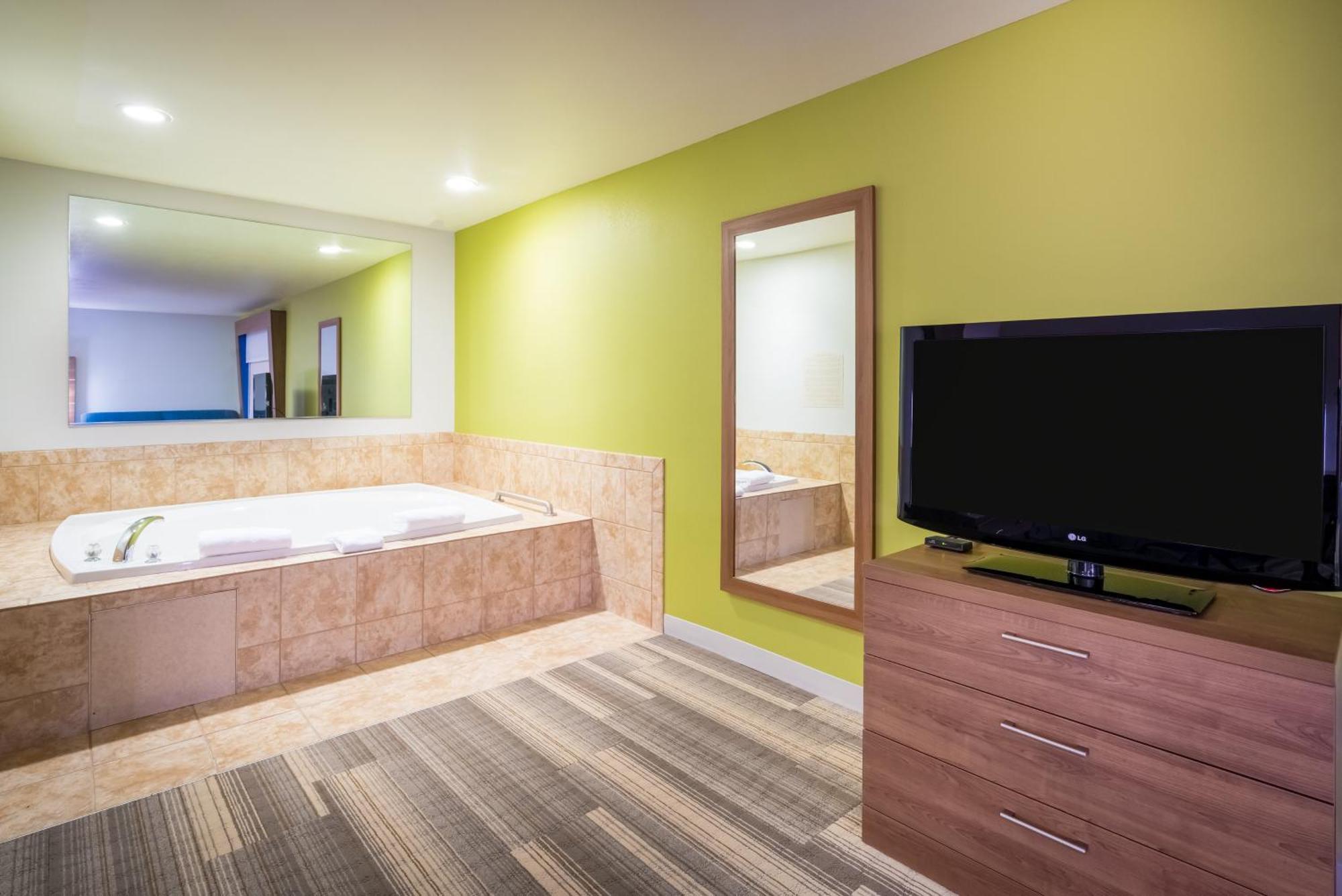 Holiday Inn Express & Suites Rocky Mount Smith Mountain Lake By Ihg Eksteriør billede